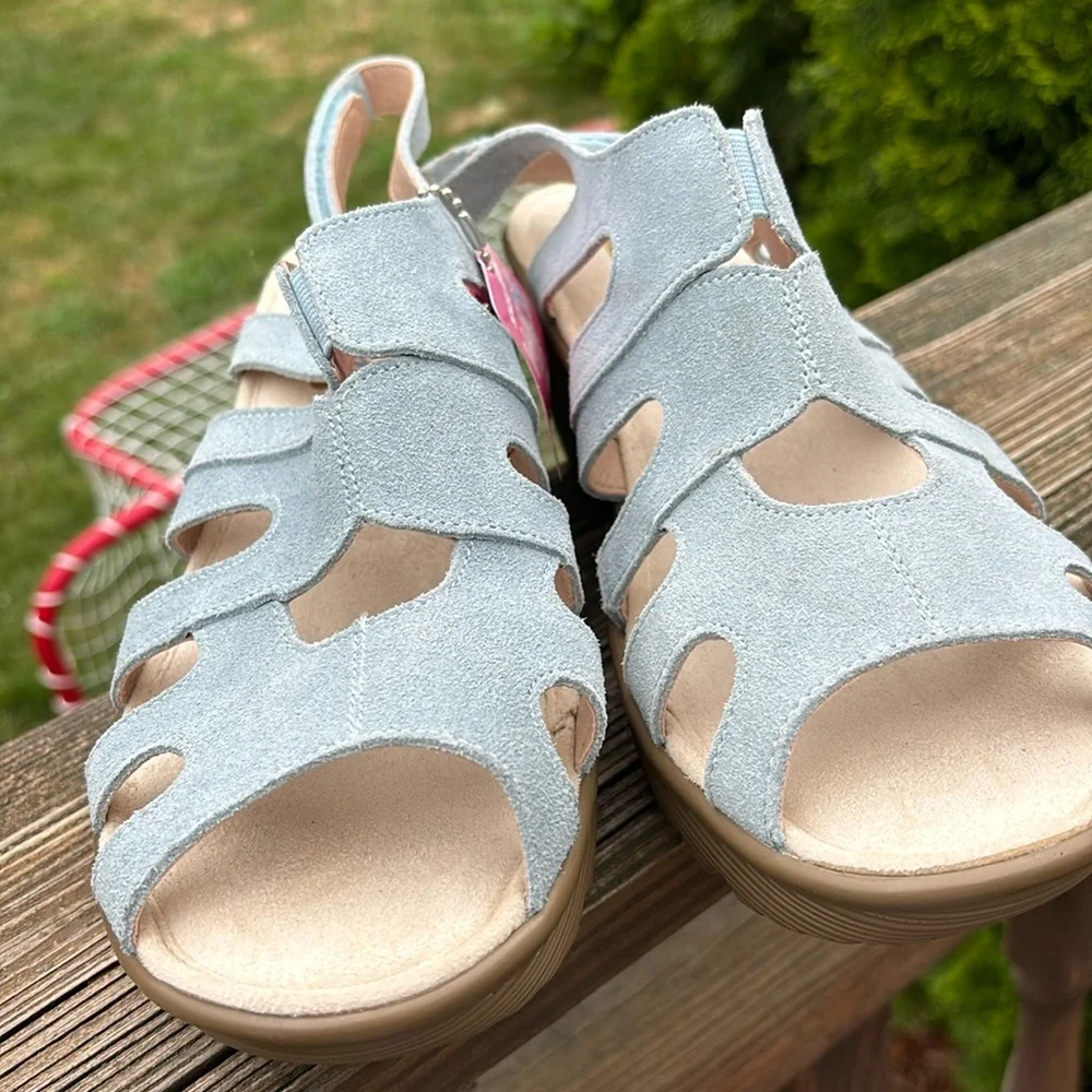 Skechers Memory foam Light Gray-blue‎ Suede Wedge Heel Sandals Size 9.5 W